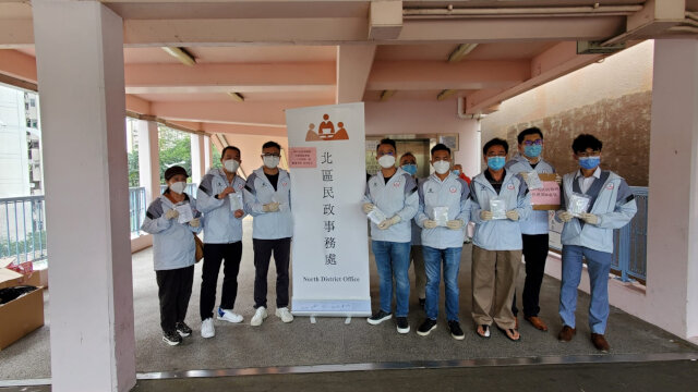 North District Office and Fung Shui Area Committee distributes COVID-19 rapid test kits1
